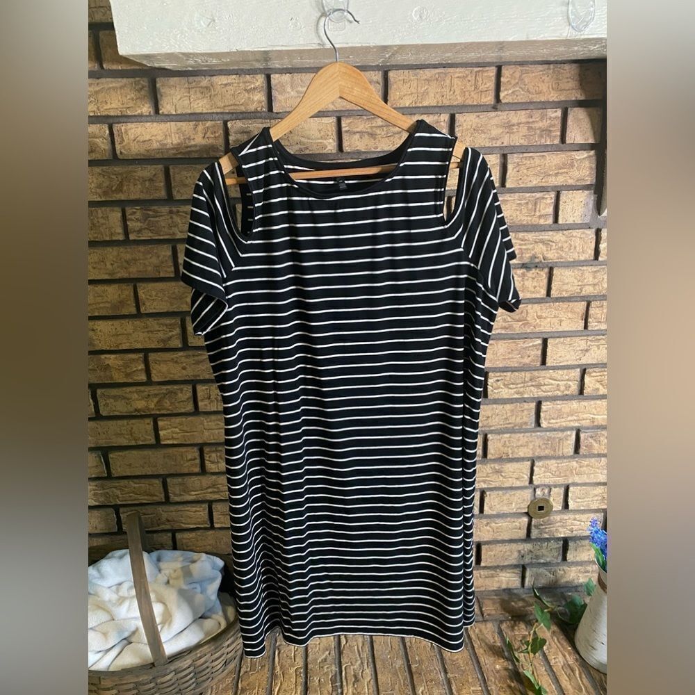 White House black market dress‎